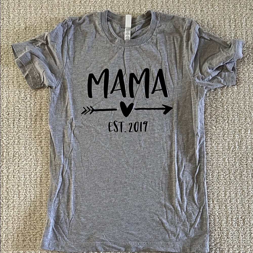 Gray 'Mama Est. 2019' T-shirt